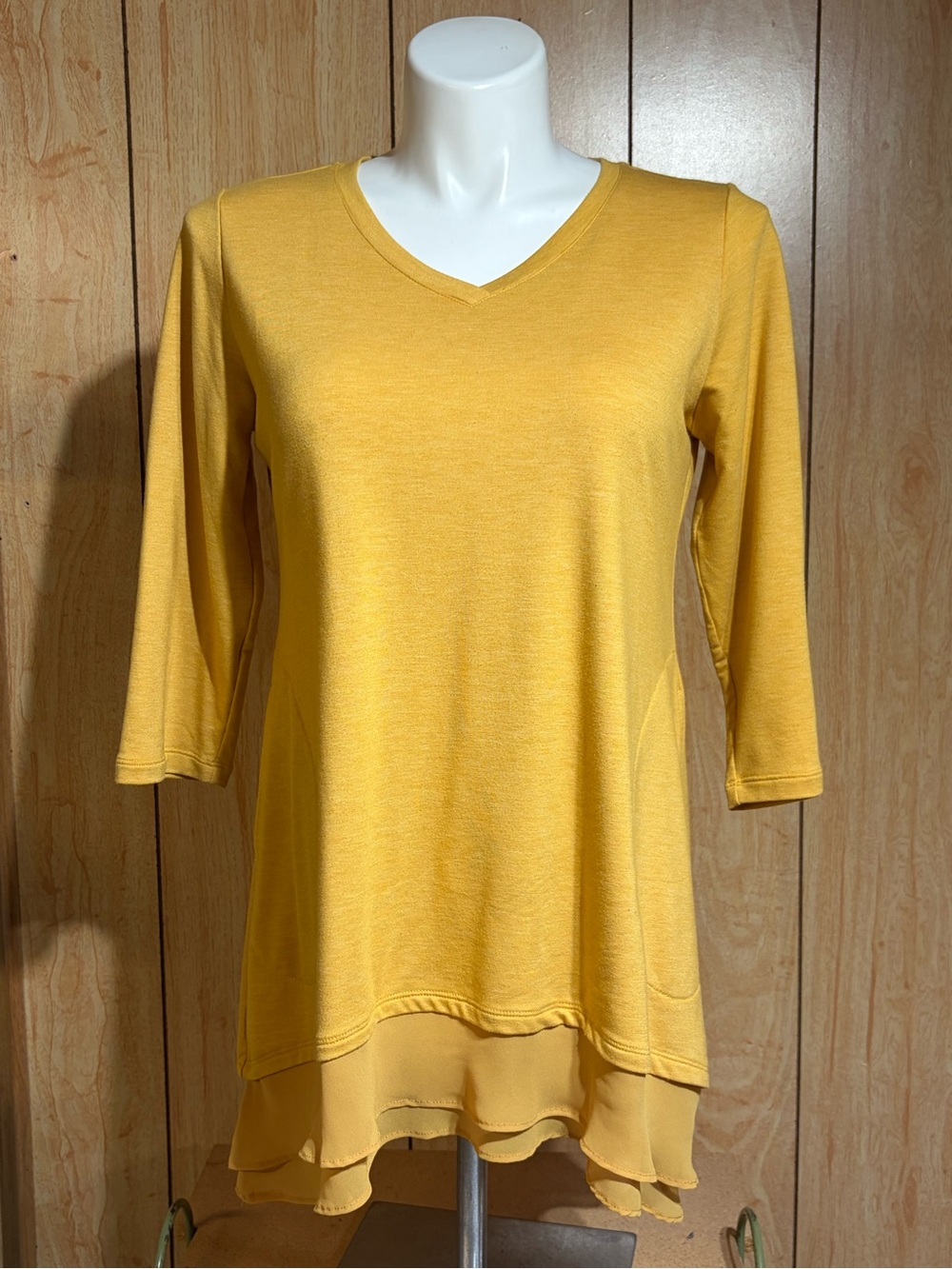 Logo Lounge Women’s Yellow V-Neck Layered Hem Top SZ - M